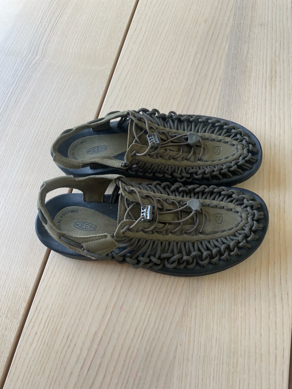 KEEN Men's UNEEK Sandals size 8.5 Uneek men’s slip on corded sandals water shoes